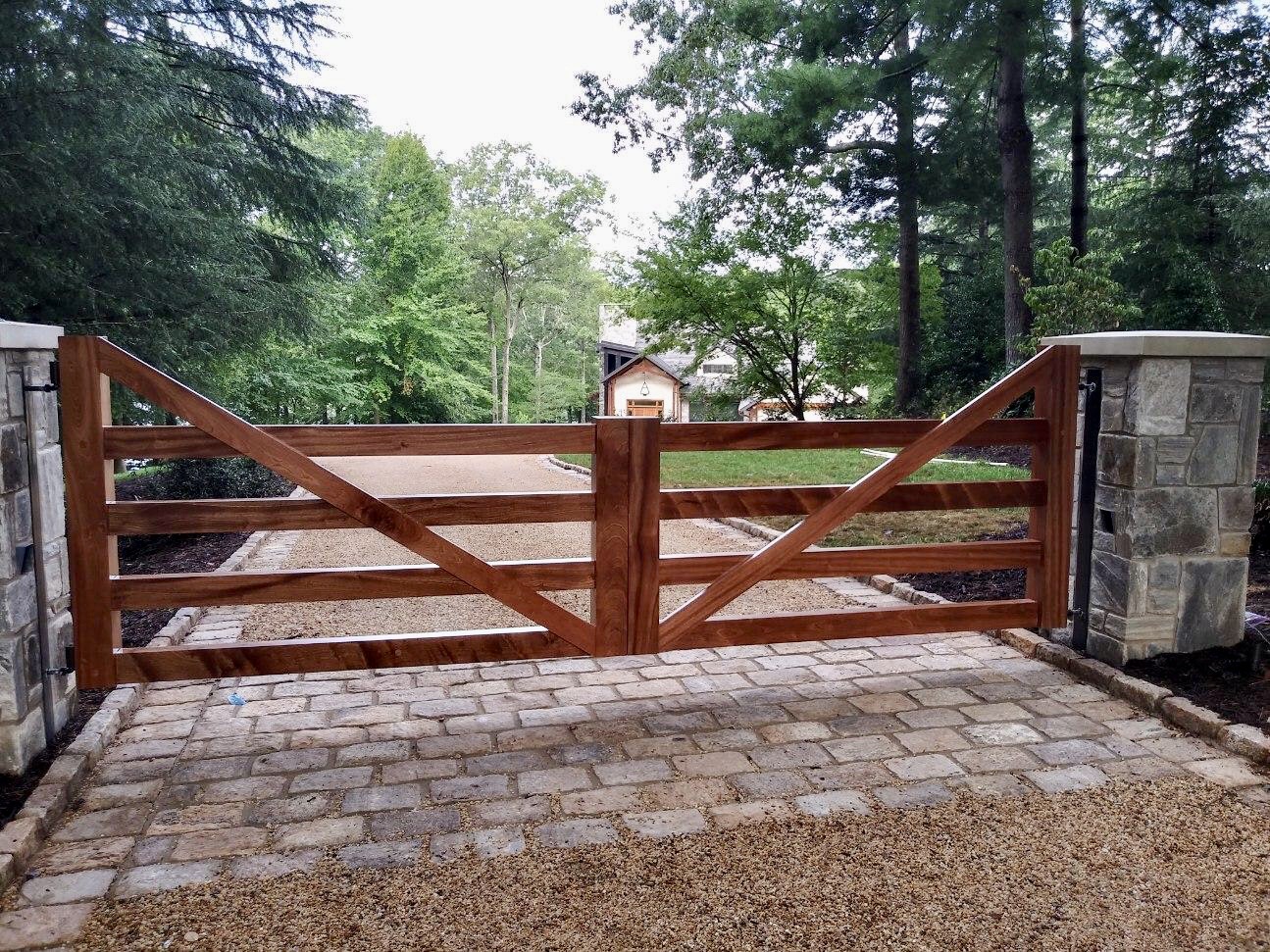 Custom Sapele Gate with Steel Core - App Wood Custom